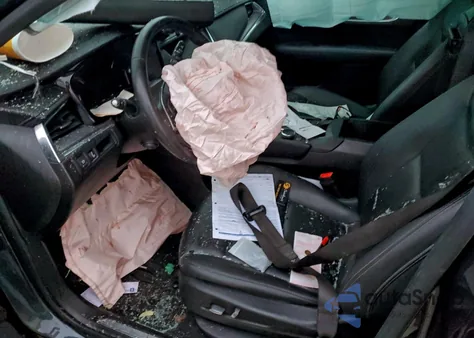 2018 Cadillac Xt5 Platinum z USA, uszkodzony, nr VIN 1GYKNGRS8JZ116304